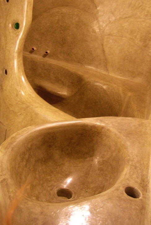 stauss inside really true 3D building bathroom